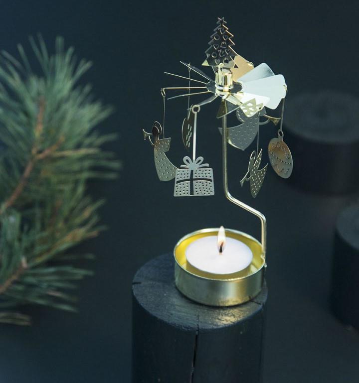 Vánoční rotující svícínek od švédské značky Pluto