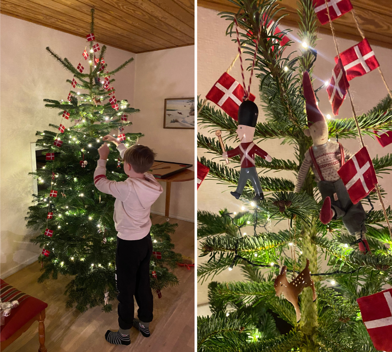 V Dánsku je tradicí ozdobit vánoční stromeček girlandou z dánských vlajek